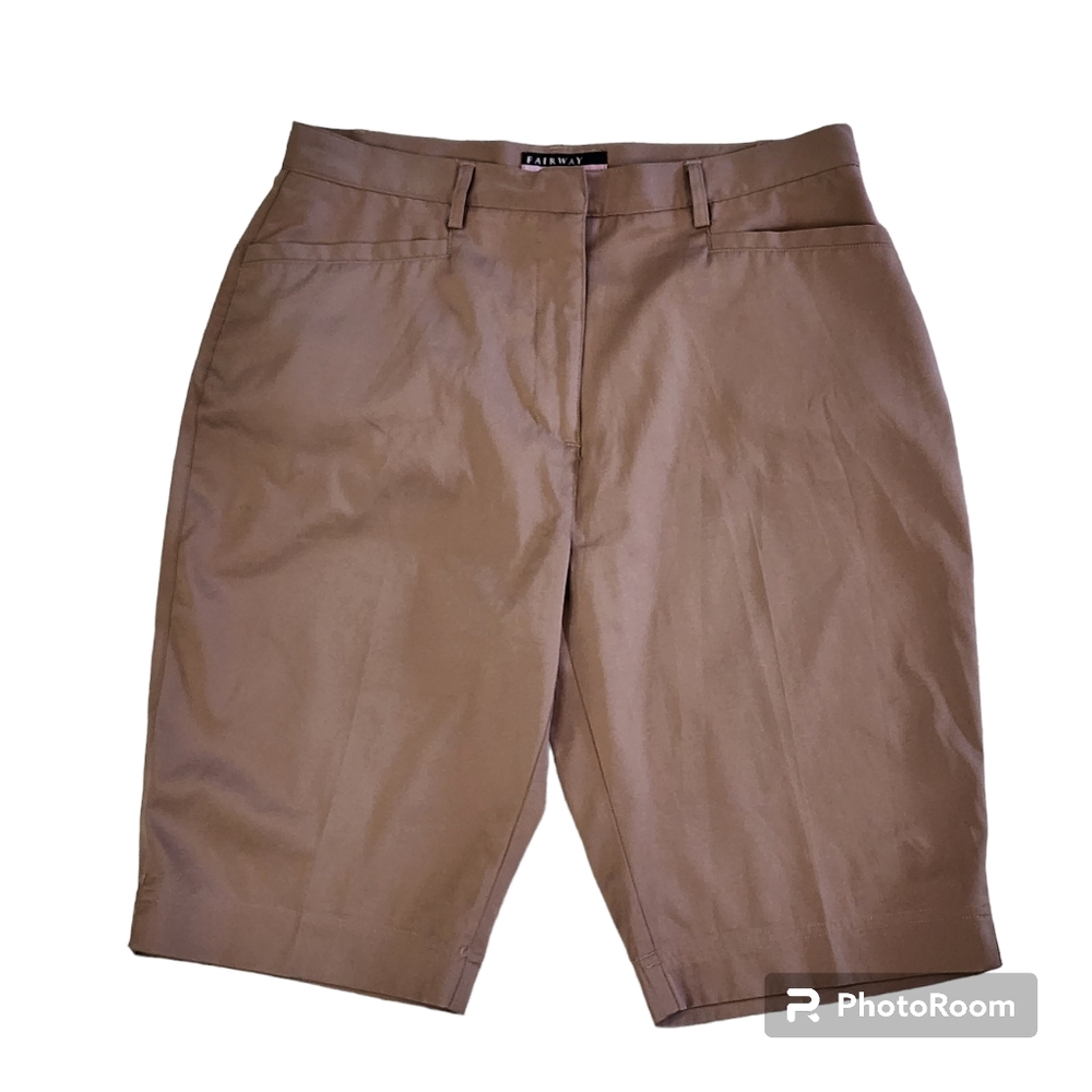 Fairway Golf Shorts Size 8 Brown